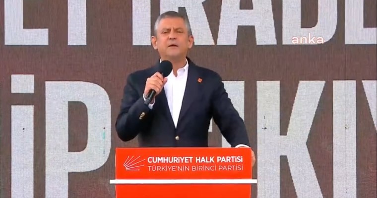 Mitingde kalabalık