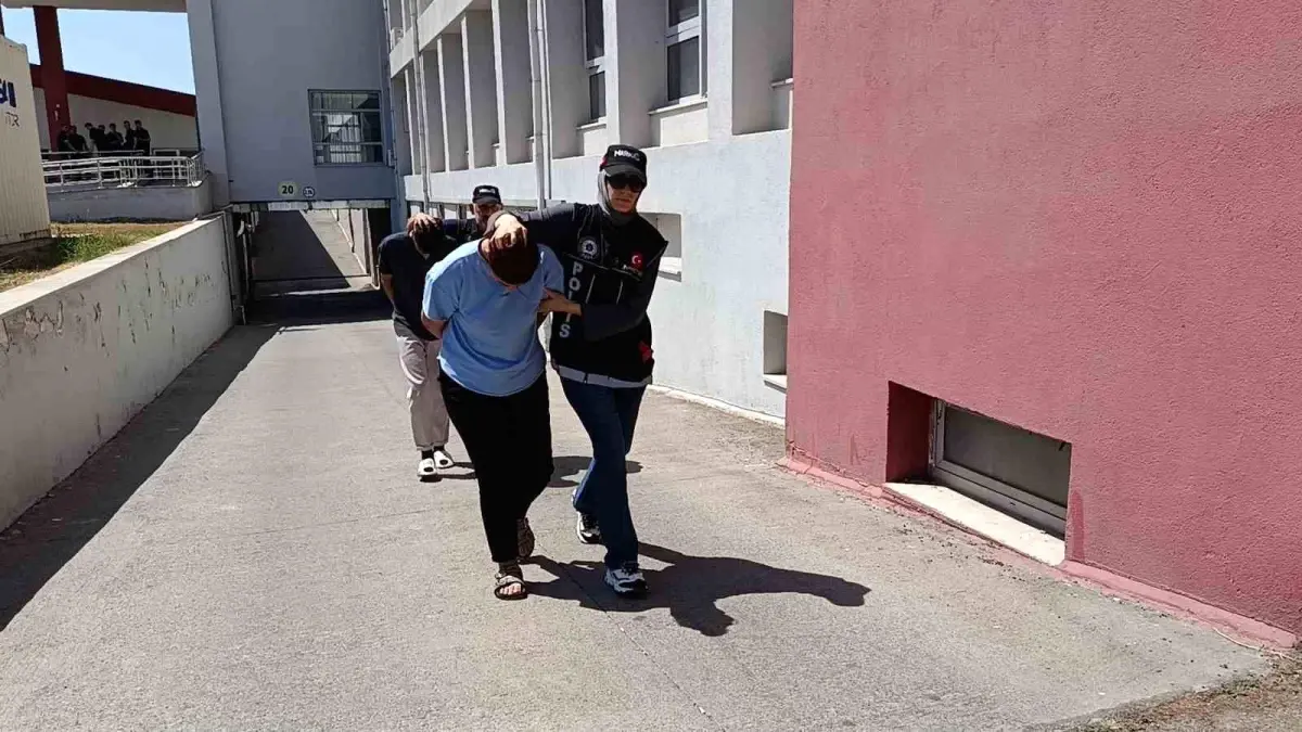 adanada 5 kilo esrar ele gecirildi ZbCsVGlk