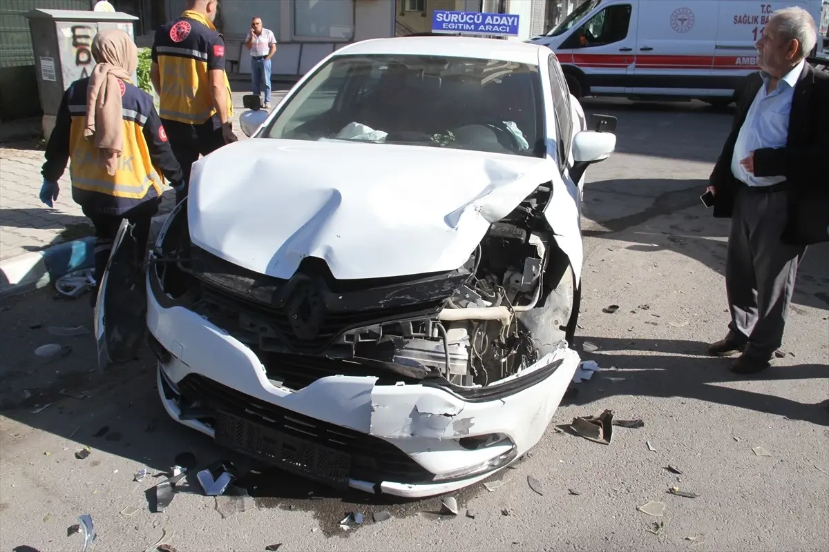 beysehirde iki trafik kazasi 6 yarali Wb1f2WTk