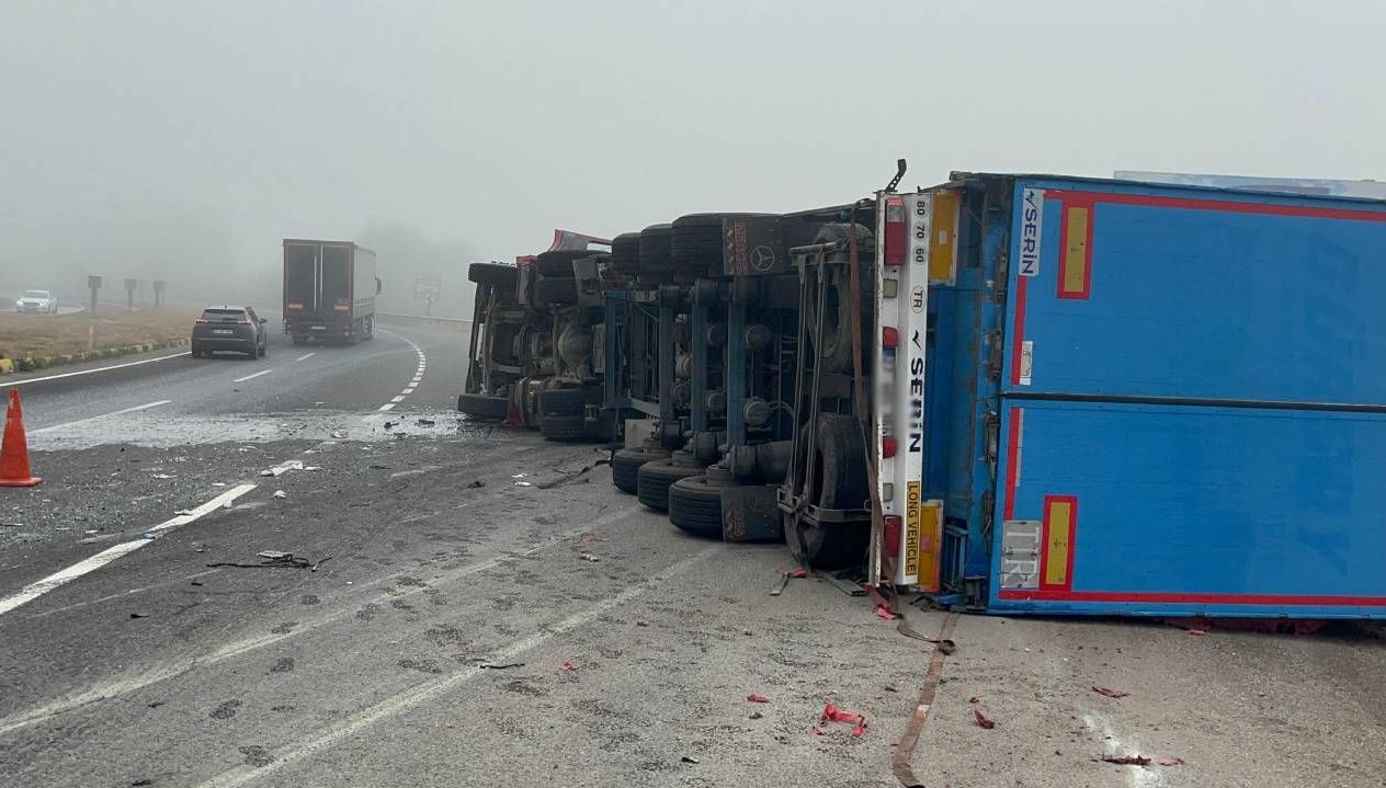 devrilen tirin surucusu yaralandi dddr6XLj