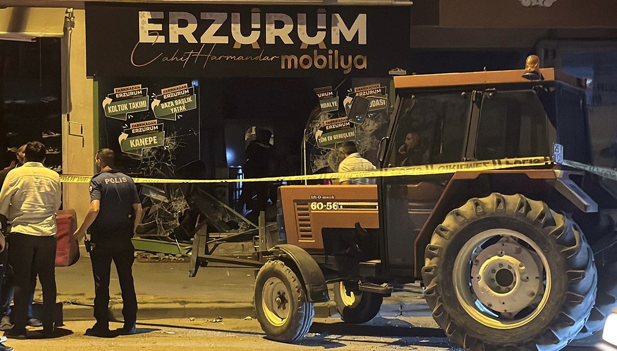 esnaf kavgasinda traktorle dukkana daldi xZQ5253E