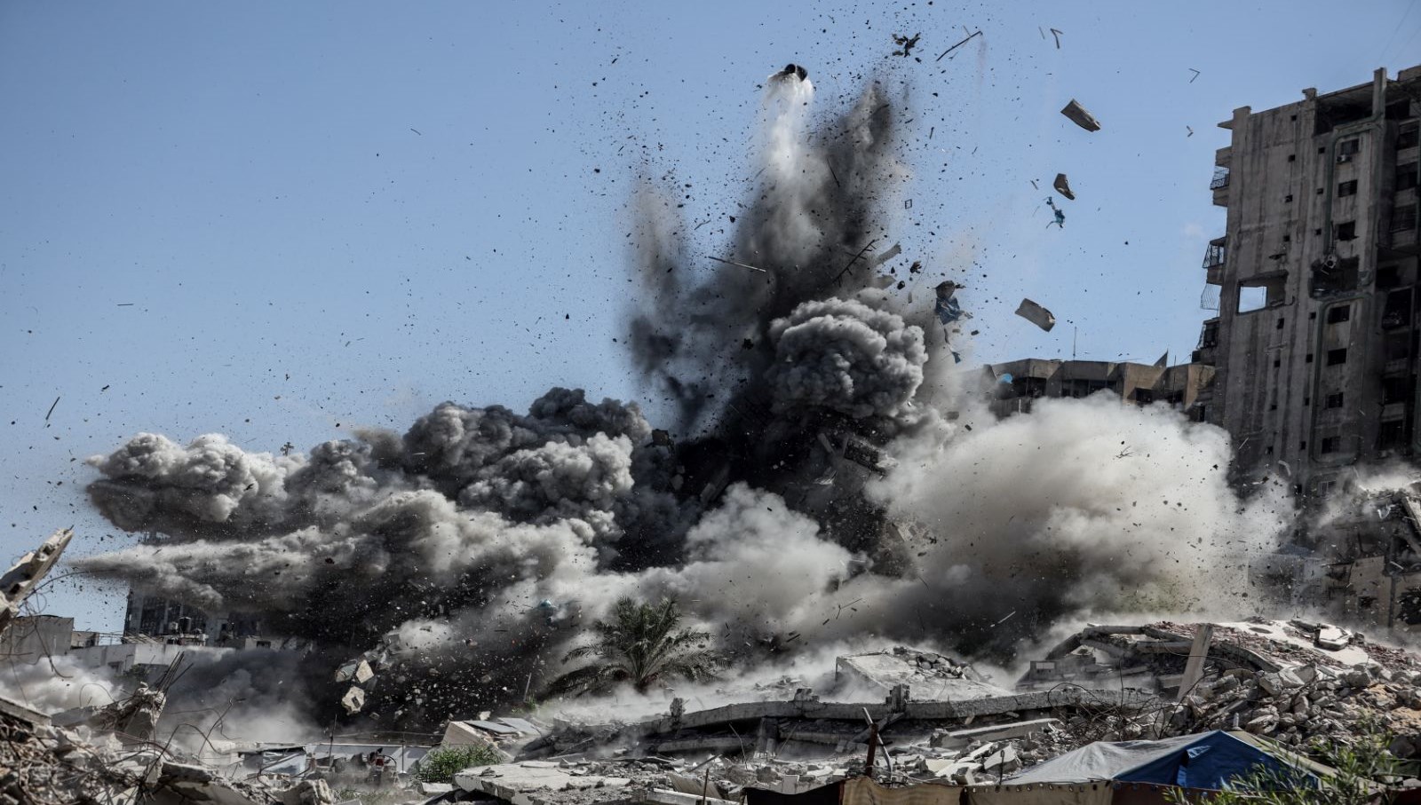 israil ordusu gazzede cok katli bir binaya daha saldirdi mIseVUrD