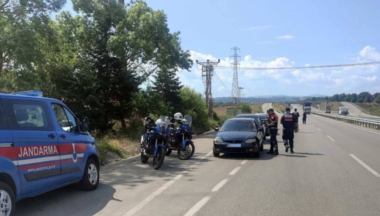 sinopta huzur uygulamasi aranan 3 kisi yakalandi 8APFLyVY