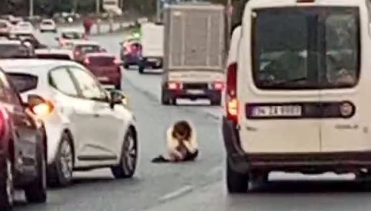 trafikte korku dolu anlar hIgebehq