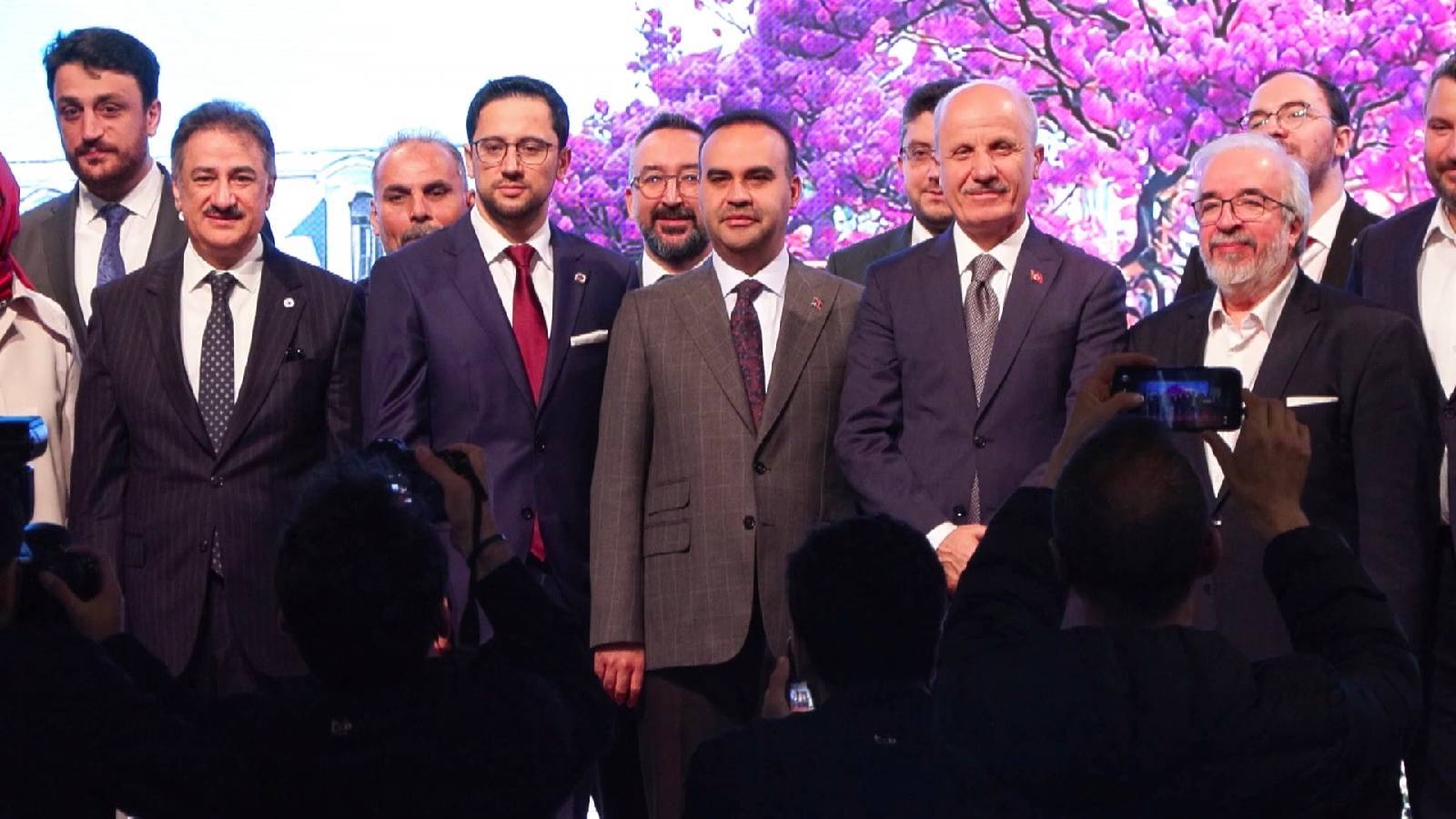 bakan kacir mill gelirimizin yuzde 14unden fazlasini arastirma gelistirmeye ayiriyoruz RONpH5Ms.jpg