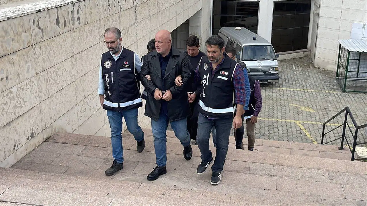 balikesirde 3 kisiyi olduren firariye is veren 3 kisi tutuklandi RI2n5IQm.jpg