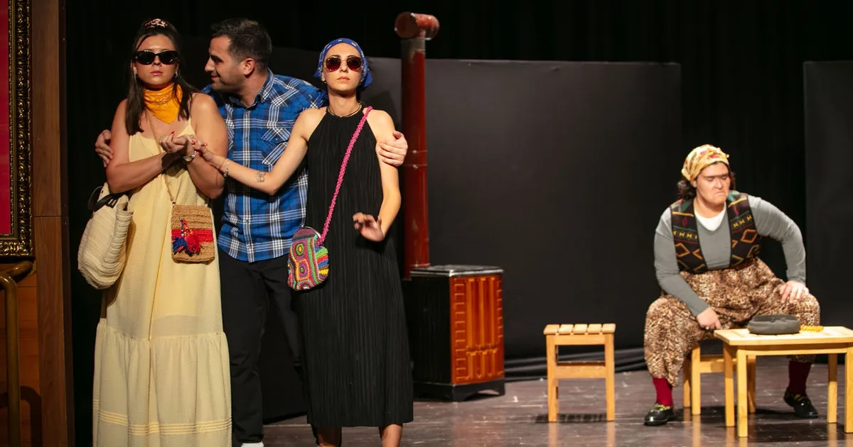 izmir guzelbahcede kahkaha dolu gece dFWwdOga.webp