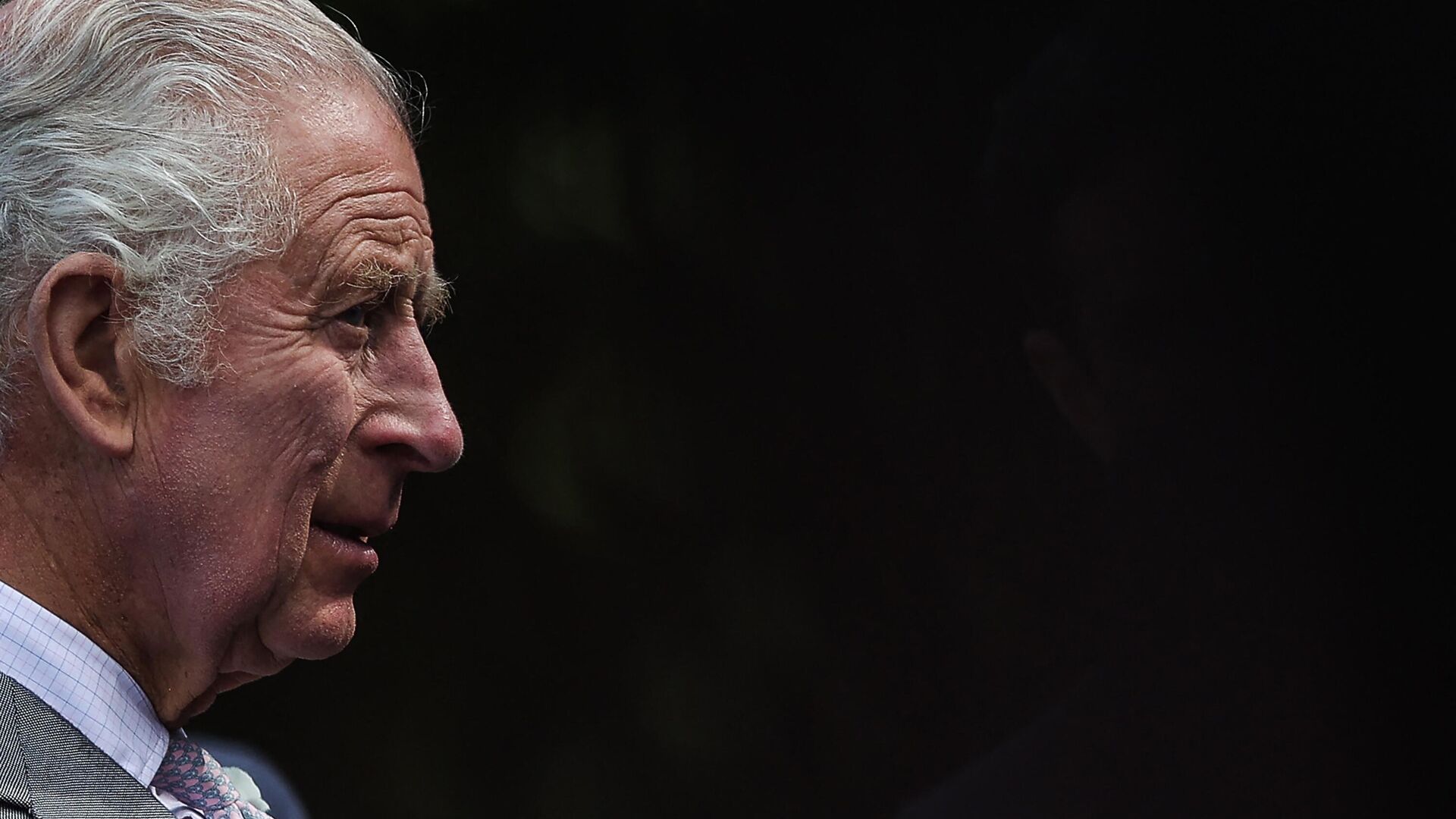 kral charlestan sert adim prens andrewun unvanlari geri aliniyor n1Hq3Ajc.jpg