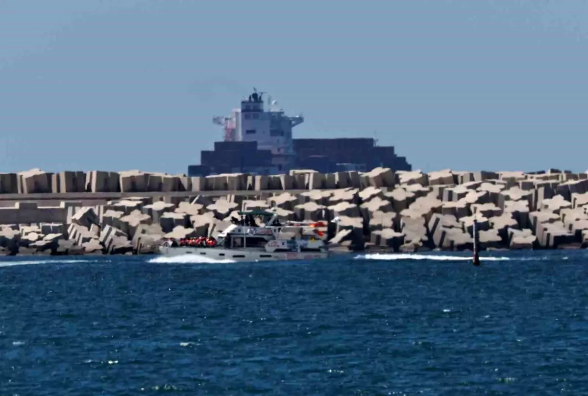 kuresel sumud filosundaki aktivistler asdod limanina indi 9JsxaZvh