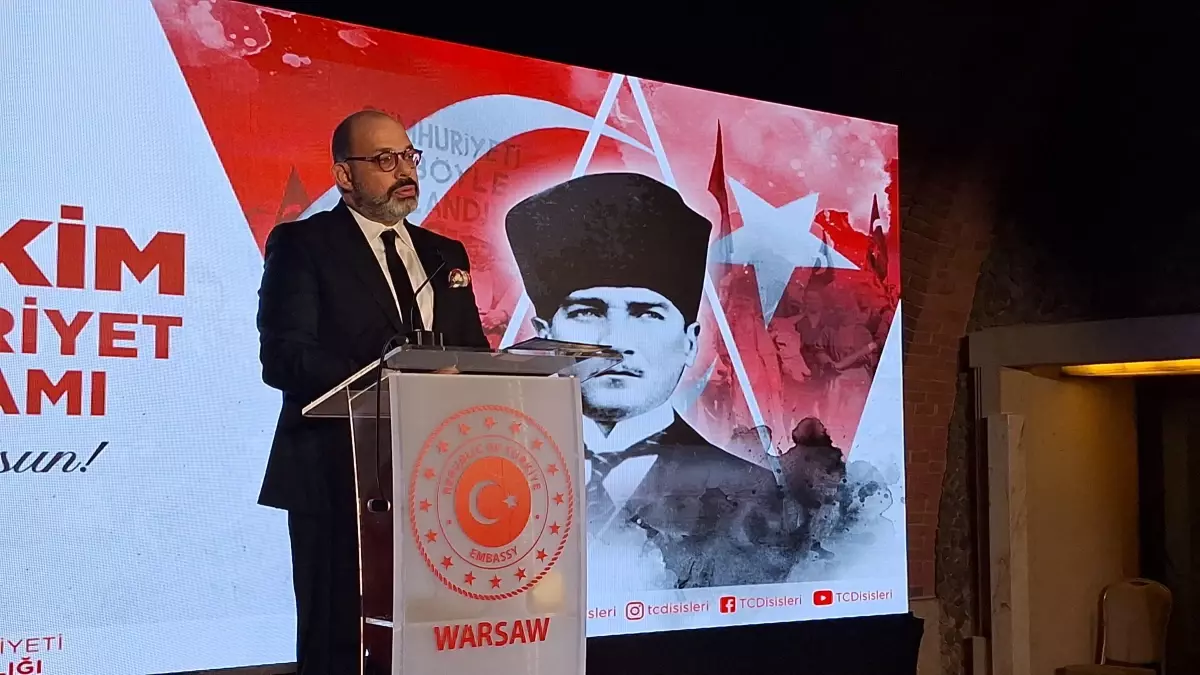 turkiye cumhuriyetinin 102 yili varsovada kutlandi JUxFgI3T.jpg