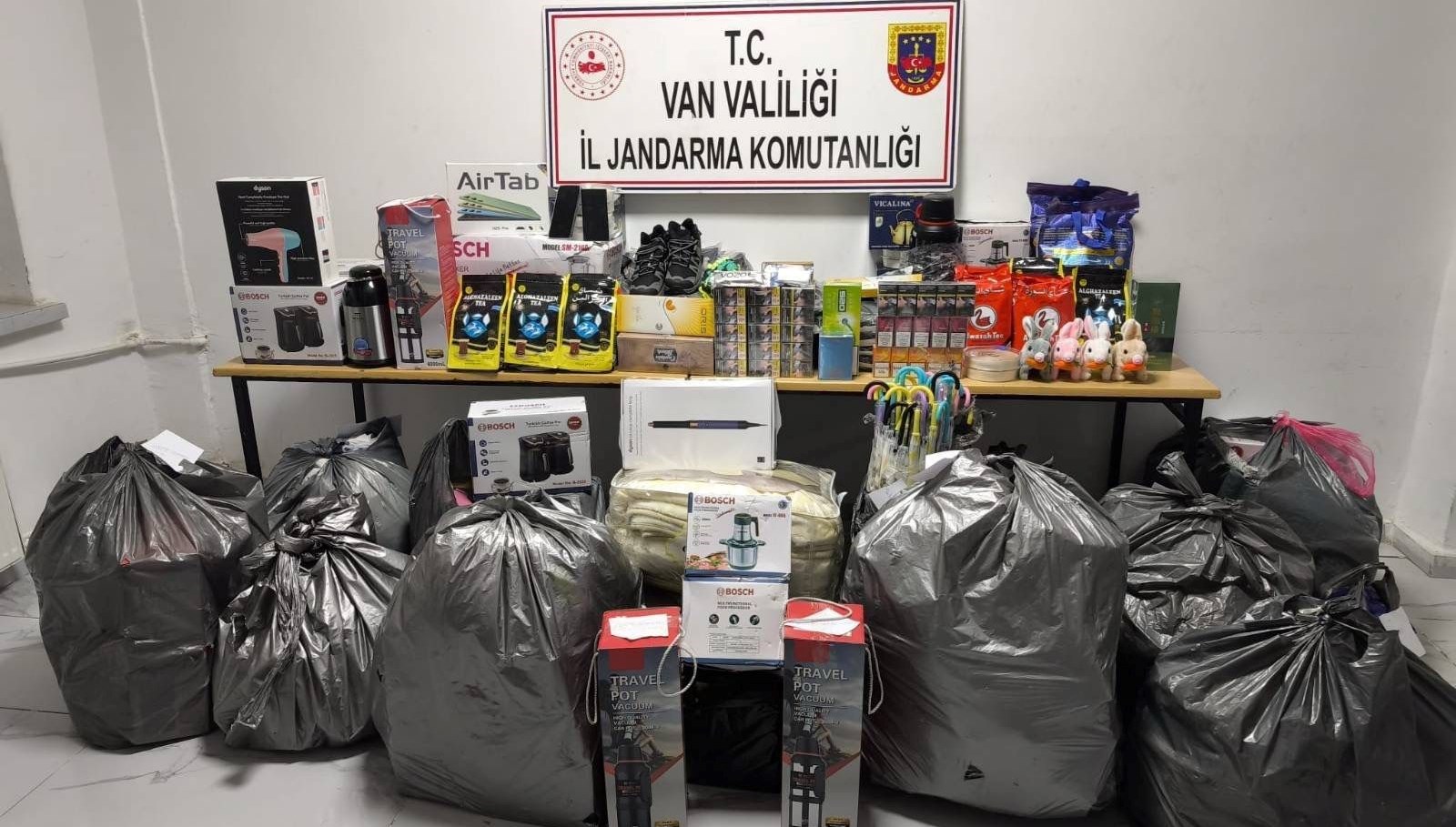 vanda gumruk kacagi malzeme ele gecirildi nOd73CgQ.jpg