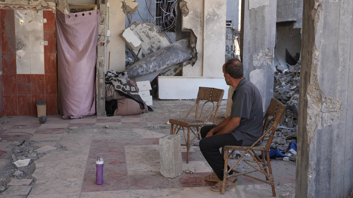 gazzede evine donen aile patlamamis bomba ile yasiyor D7CAcwdH.jpg